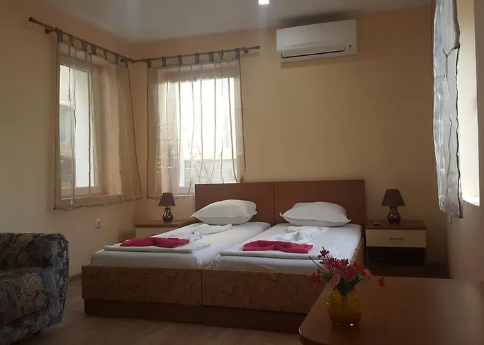 Cathedral בית הארחה